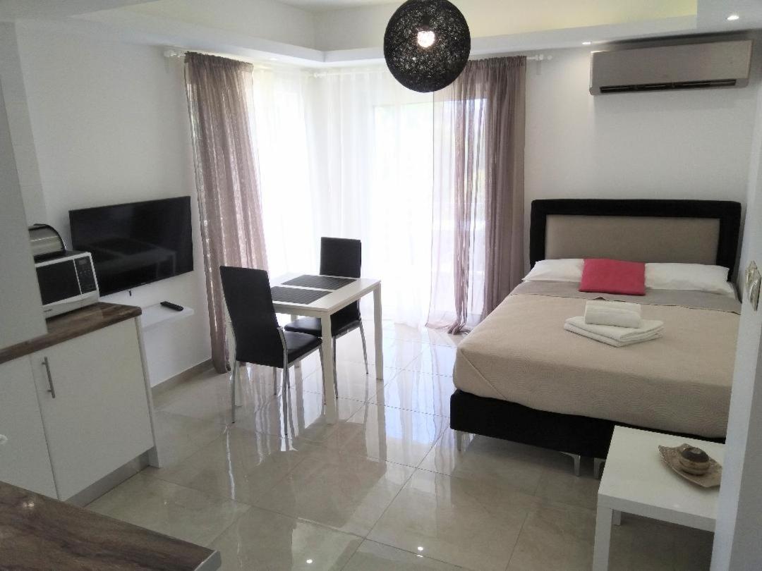 Athena Apartment Артемида Екстериор снимка